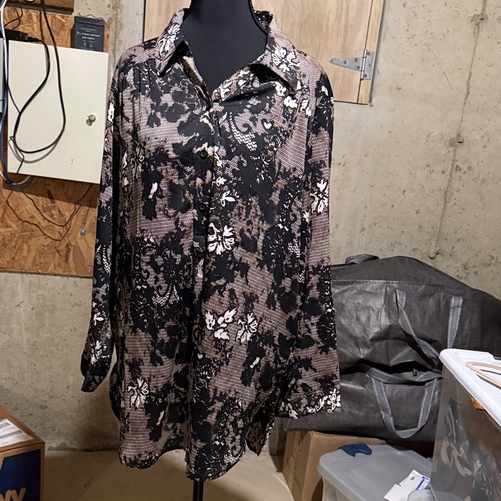 Joan Rivers Black and Brown Floral Button Down Shirt